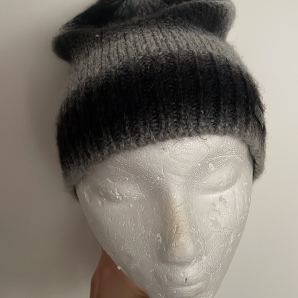 Knit beanie hat - Picture 3 of 7